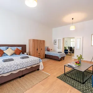 Retreat Downtown Praag